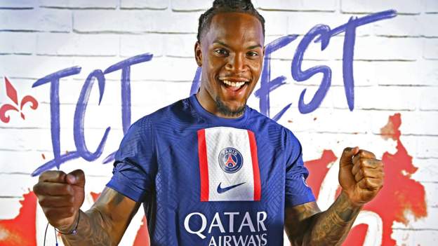 Renato Sanches : le milieu de terrain portugais signe un contrat de cinq ans avec le PSG