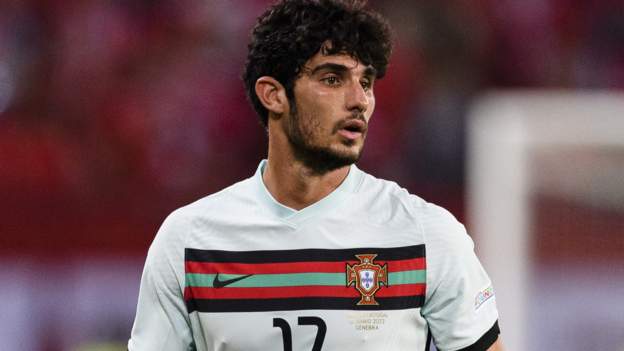 Goncalo Guedes: les loups complètent la signature de 27,5 millions d&rsquo;euros de l&rsquo;attaquant portugais de Valence