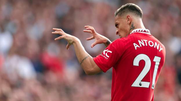 Manchester United 3-1 Arsenal: Erik ten Hag fait l&rsquo;éloge du « courageux » Antony après son premier but