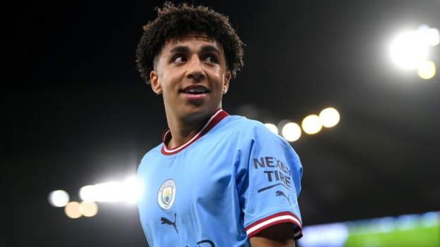 Rico Lewis: Pep Guardiola salue l&rsquo;adolescent « de rêve » de Manchester City