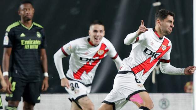 Rayo Vallecano 3-2 Real Madrid: Les champions d&rsquo;Europe subissent leur première défaite en Liga de la saison