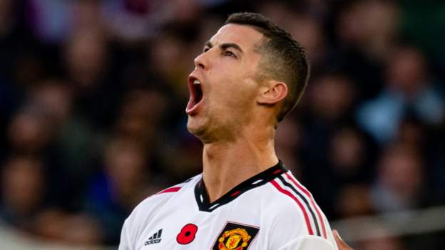 Cristiano Ronaldo: Man Utd doit résilier le contrat de l&rsquo;attaquant, déclare Gary Neville
