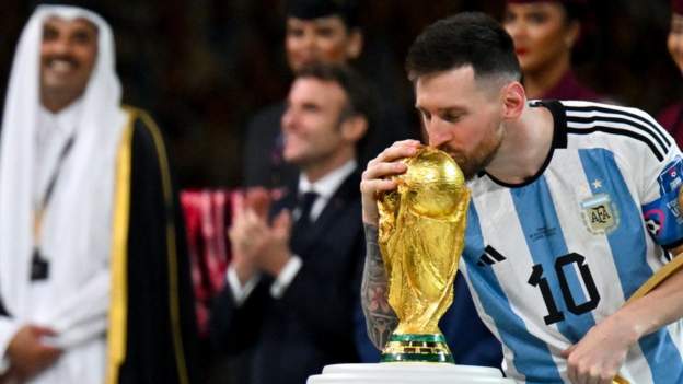 Finale de la Coupe du monde : Lionel Messi mène l&rsquo;Argentine à la gloire – est-il désormais le plus grand footballeur ?