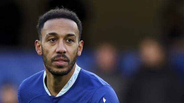 Pierre-Emerick Aubameyang : l&rsquo;attaquant exclu de l&rsquo;équipe de Chelsea en Ligue des champions