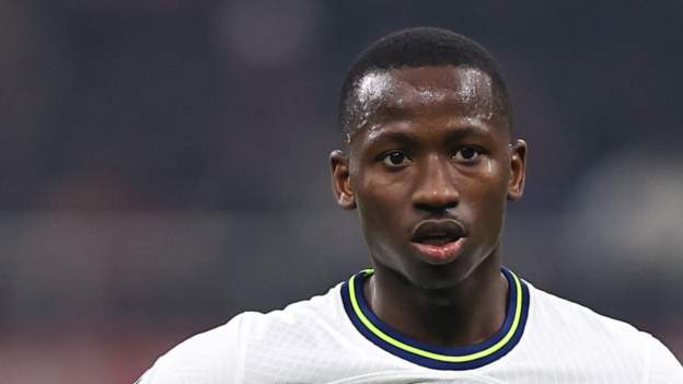 Ligue des champions : Pape Matar Sarr et Oliver Skipp redonnent espoir aux Spurs malgré la défaite de Milan