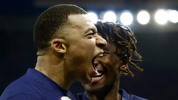 Paris St-Germain 4-2 Nantes: Kylian Mbappe marque le but du record du club alors que les leaders de la Ligue 1 gagnent