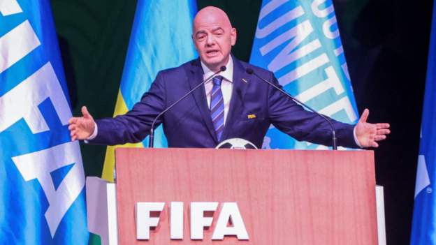Gianni Infantino: le président de la Fifa dit qu&rsquo;il faut « beaucoup plus » de football après sa réélection