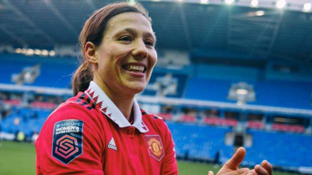 L&rsquo;attaquante de Man Utd, Rachel Williams, prévoit de revenir au plâtrage après le football