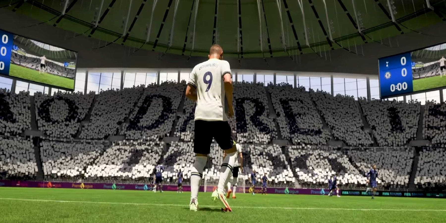 Un glitch bizarre de FIFA 23 fait voler un joueur dans les airs pour lui donner un coup de tête