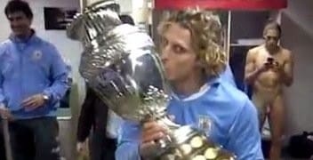 Diego Forlan, la Copa America et le sexe de Caceres