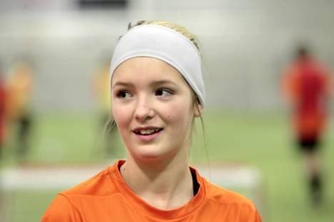 Suède : A 13 ans, Ronja Aronsson joue avec les pros