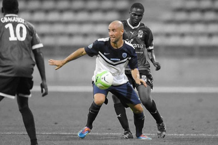 Gagnez un maillot du Paris FC dédicacé par Idriss Ech-Chergui