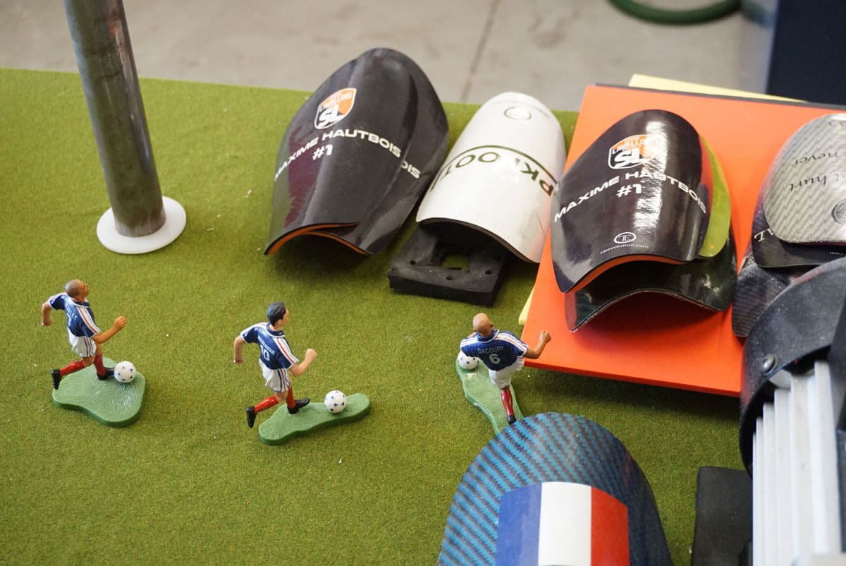 Comment sont fabriqués les protège-tibias de football ?