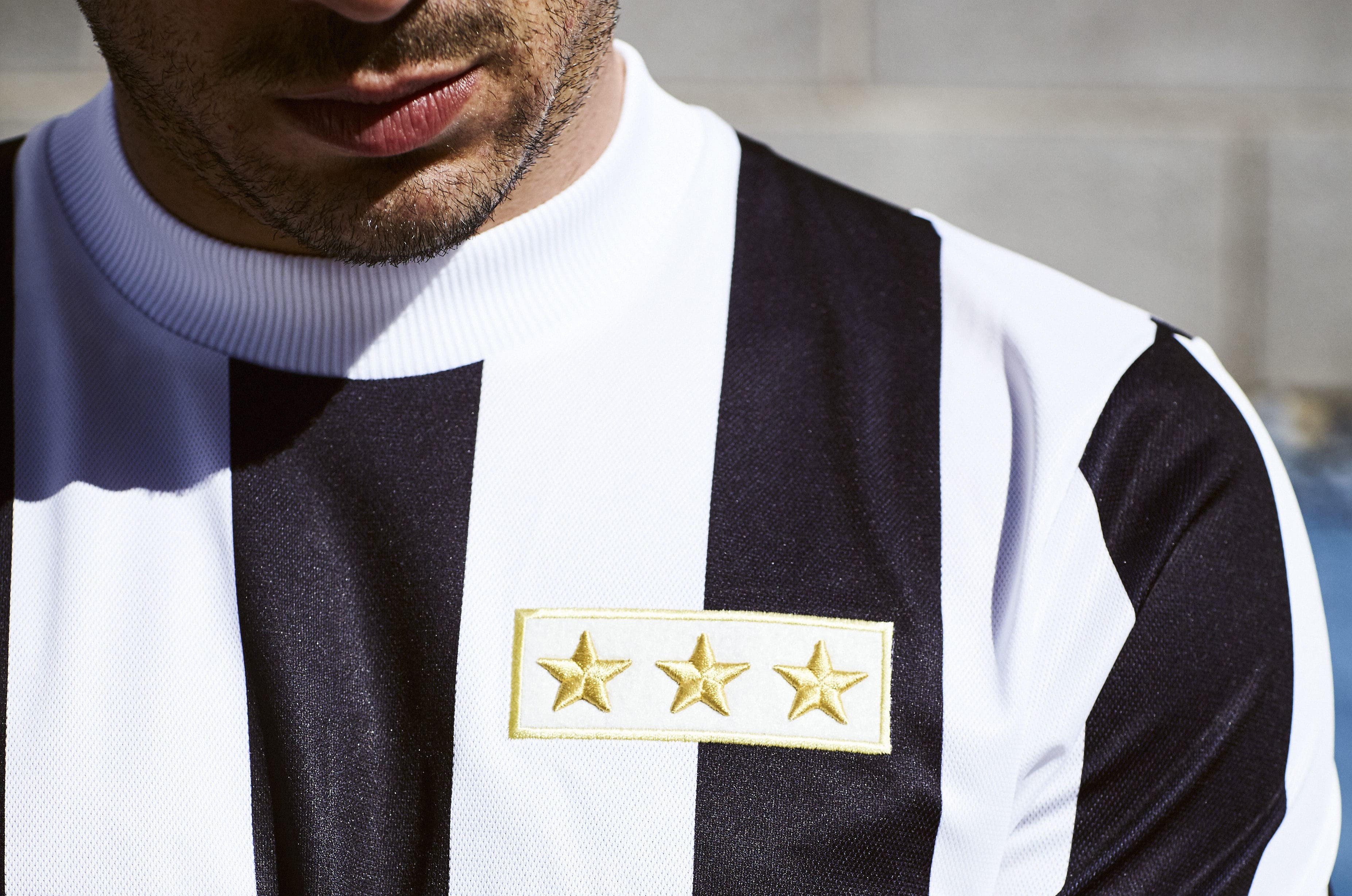 La Juventus dévoile un 4e maillot vintage pour ses 120 ans