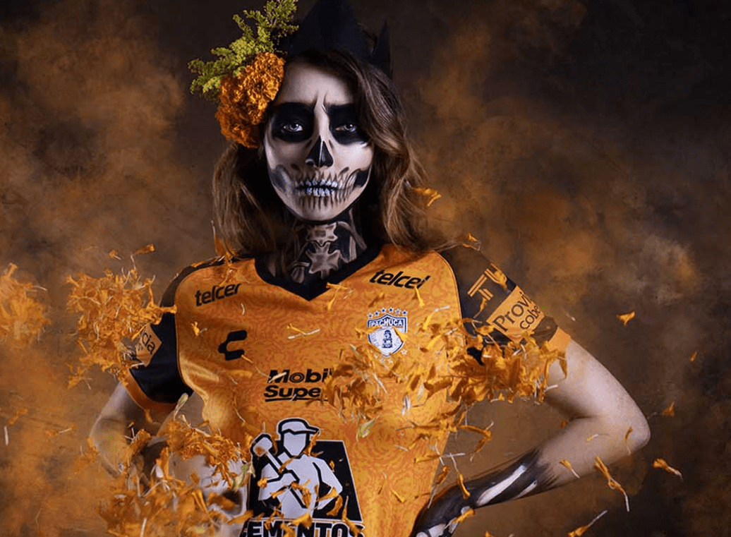 Des maillots célébrant la fête des morts mexicaine