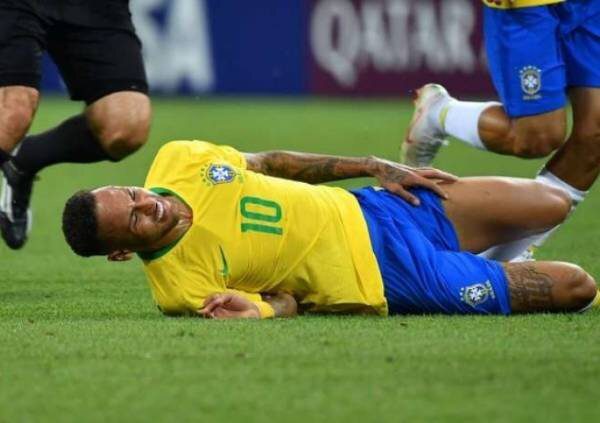Le phénomène Neymar : Blessures et parties de poker