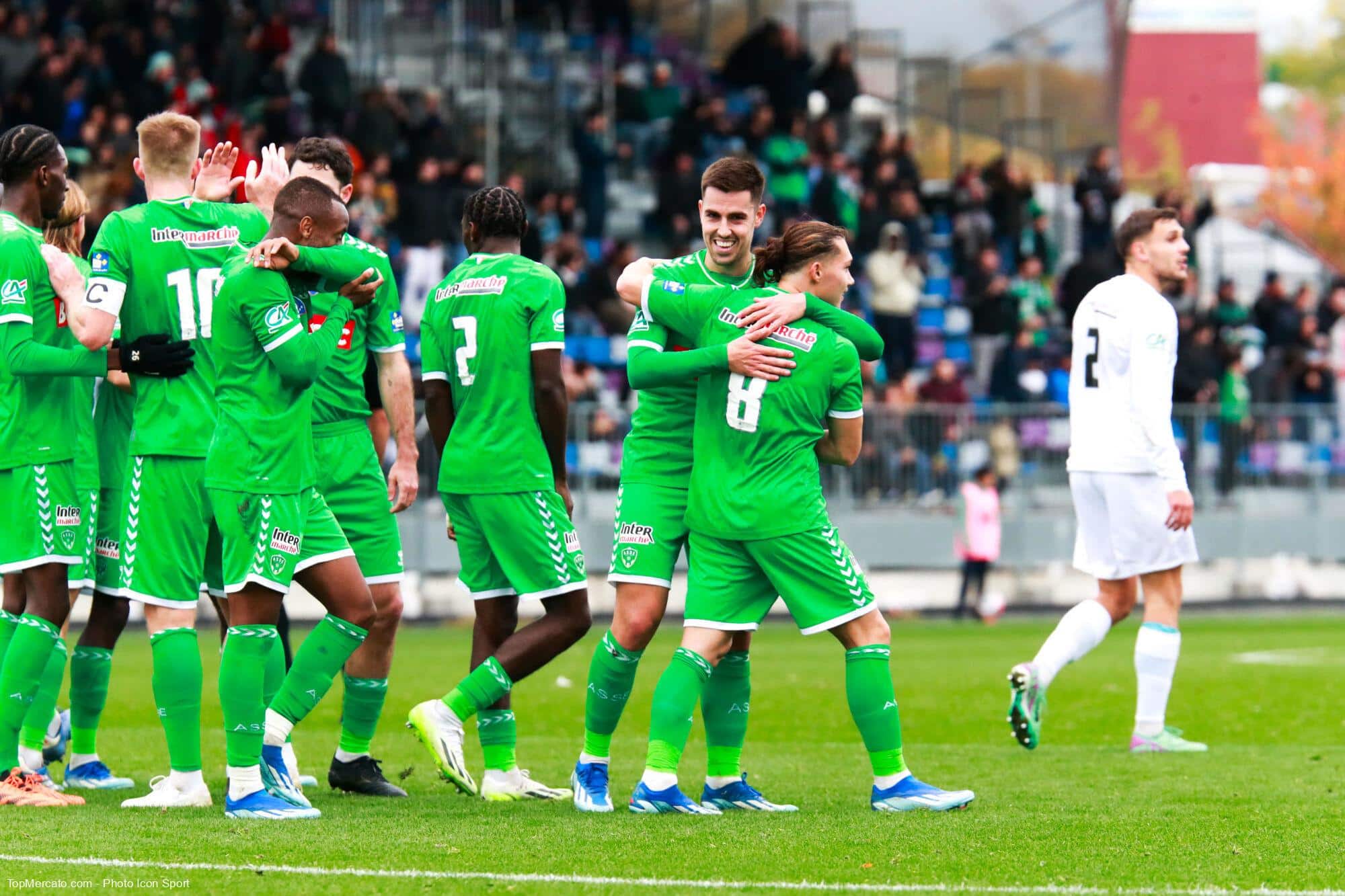 Découvrez où regarder le passionnant match ASSE – Pau et les potentielles compositions d&rsquo;équipes