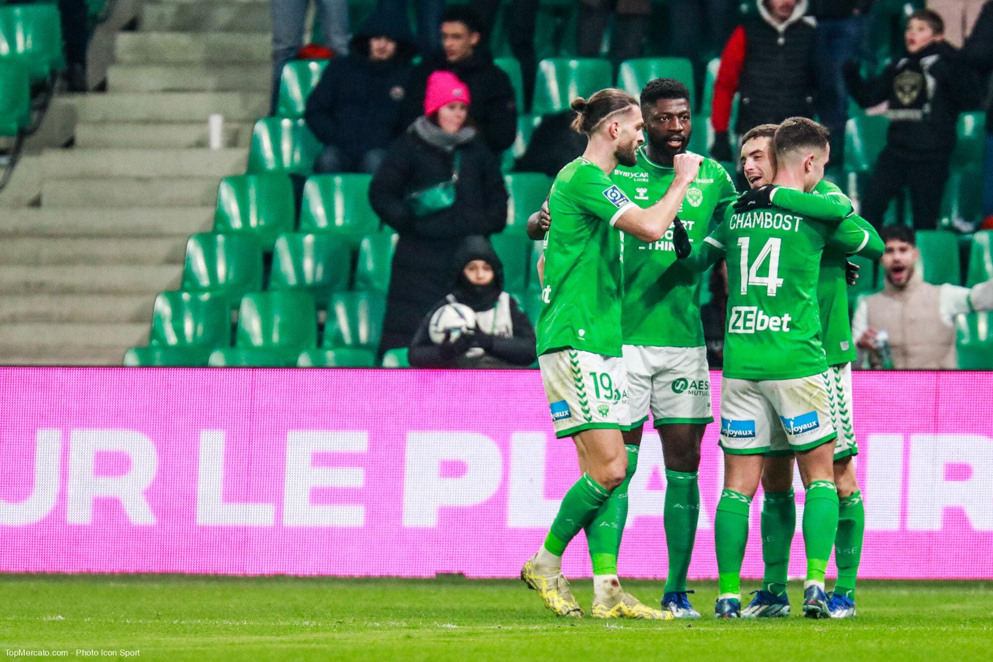 Ne ratez pas le match tant attendu entre l&rsquo;ASSE et Laval : découvrez la chaîne TV et les compos probables