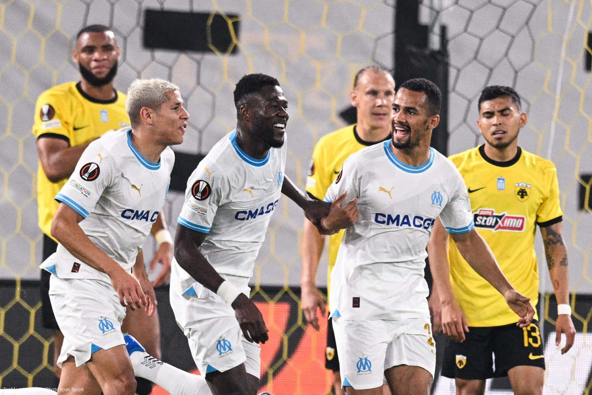 Les moments forts et décevants d&rsquo;AEK Athènes-OM : Mbemba au sommet, Pau Lopez rassurant et Lodi en difficulté