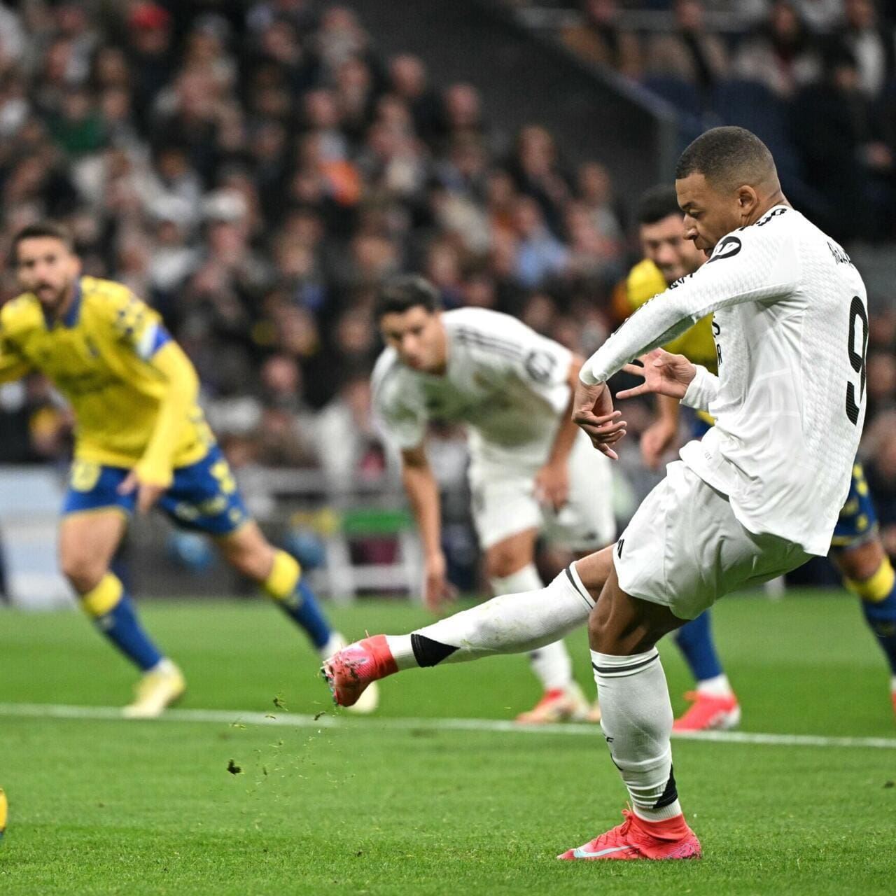 DIRECT. Real Madrid contre Atletico : Un match équilibré à la mi-temps avec deux superbes réalisations