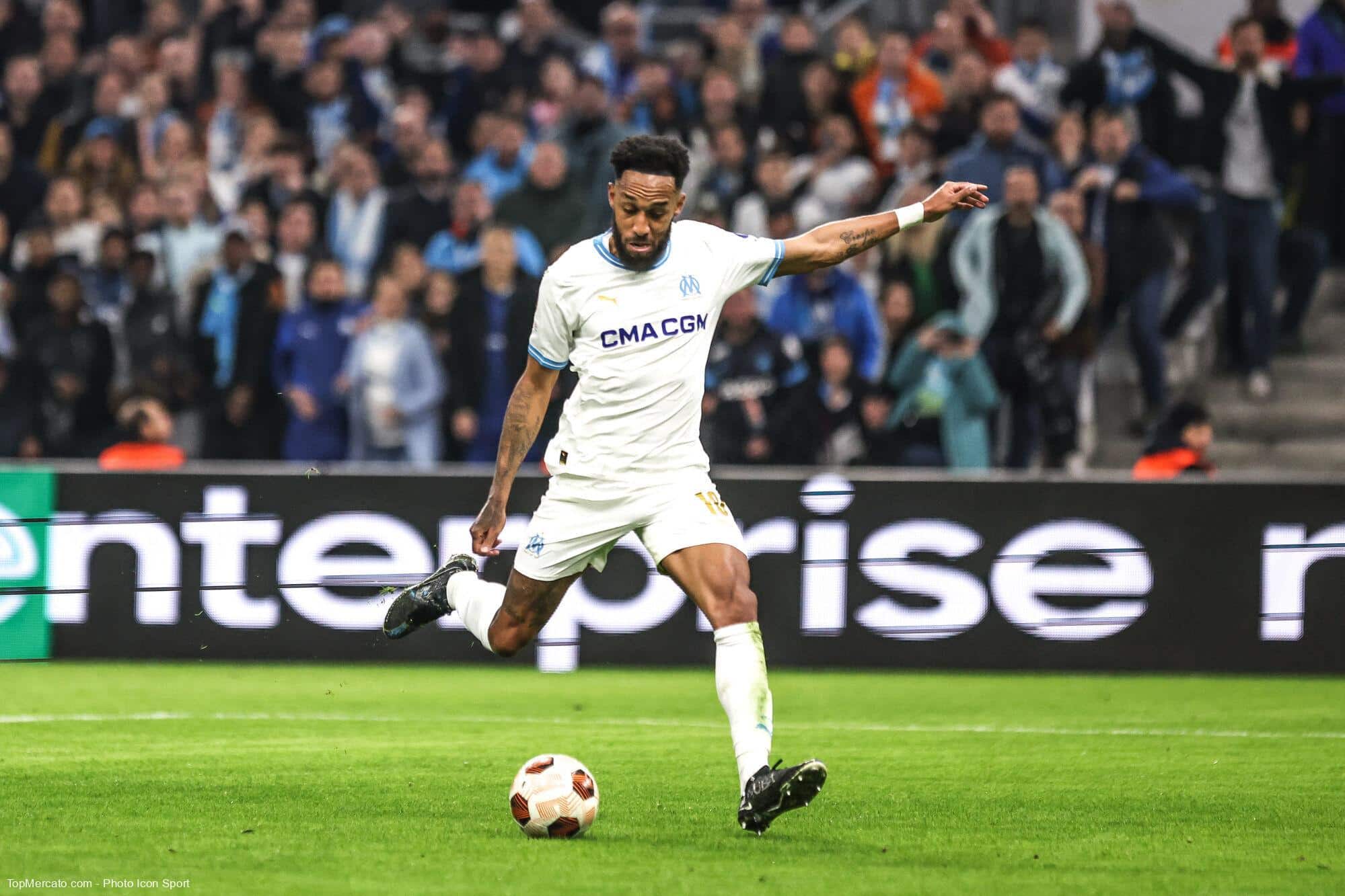 Des performances exceptionnelles lors du match OM-Shakhtar Donetsk : Aubamyeang enflamme le terrain, Clauss réalise un exploit surprenant et Sarr brille en tant que remplaçant !