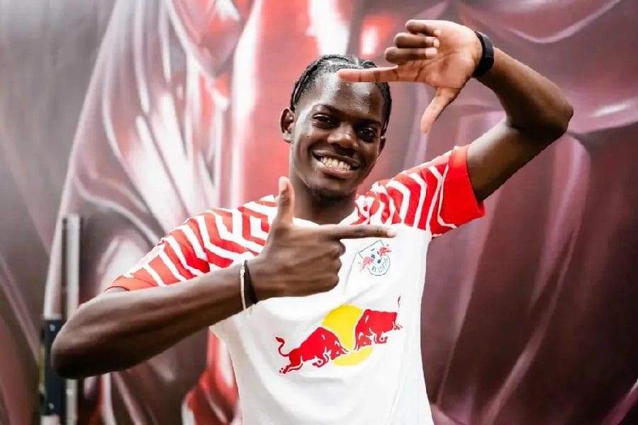 Transfert à Leipzig : Le Bayern renonce à Lukeba en raison d&rsquo;un prix jugé trop élevé