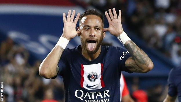 Neymar célèbre le but contre Montpellier