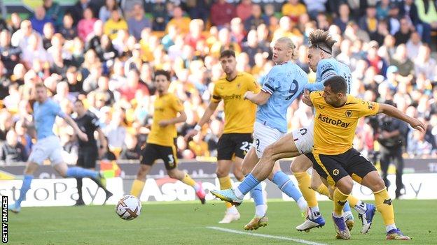 Jack Grealish donne à Manchester City la tête contre les Wolves en Premier League