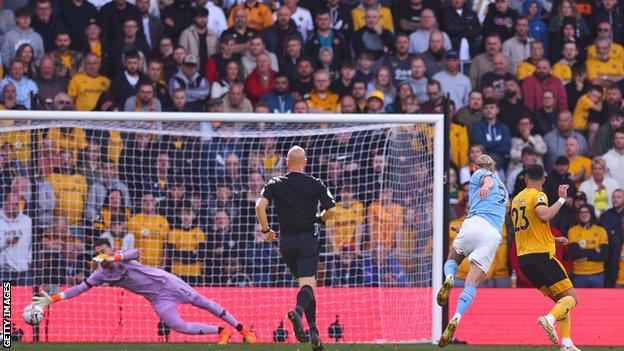 Erling Haaland marque pour Manchester City contre les Wolves en Premier League