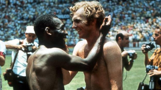 Pelé et Bobby Moore