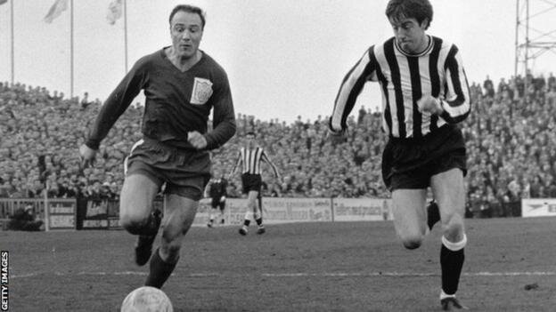 George Cohen en action pour Fulham
