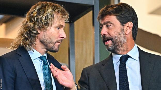 L'ancien vice-président de la Juventus Pavel Nedved (à gauche) et le président Andrea Agnelli (à droite)