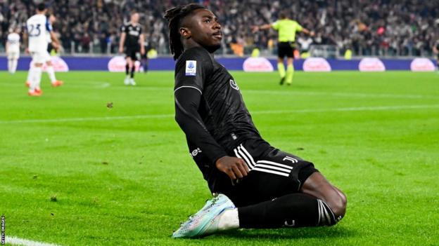 Moise Kean de la Juventus célèbre son doublé contre la Lazio en Serie A