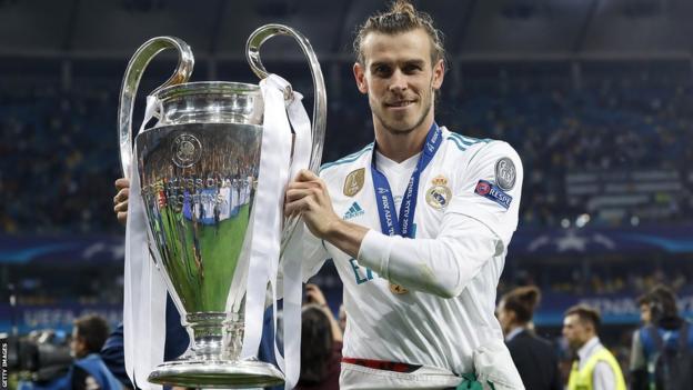Gareth Bale célèbre sa victoire en Ligue des champions avec le Real Madrid contre Liverpool en 2018
