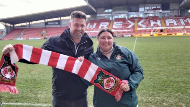 Paulina et Tanner Weeks de l'Arkansas à l'hippodrome de Wrexham