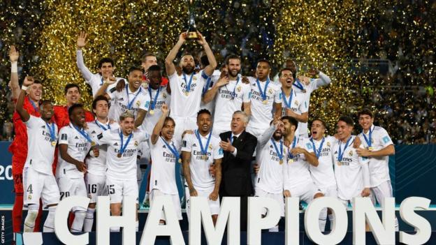 Le Real Madrid soulève le trophée de la Coupe du monde des clubs