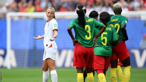 Toni Duggan joue contre le Cameroun à la Coupe du monde 2019