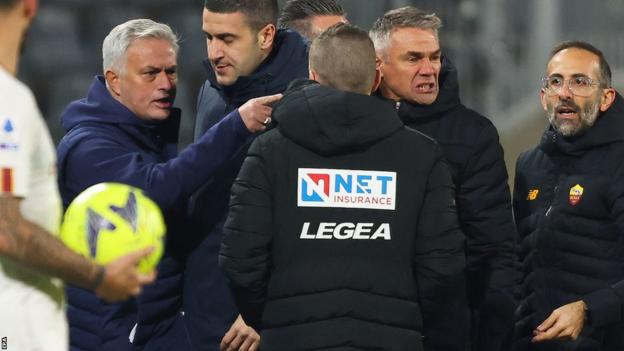 Jose Mourinho est expulsé pour dissidence contre Cremonese