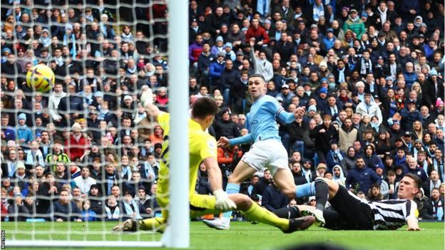 Phil Foden marque pour Manchester City contre Newcastle