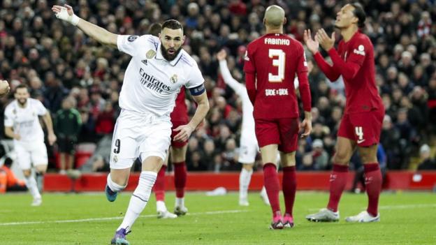 Karim Benzema célèbre le but du Real Madrid contre Liverpool à Anfield