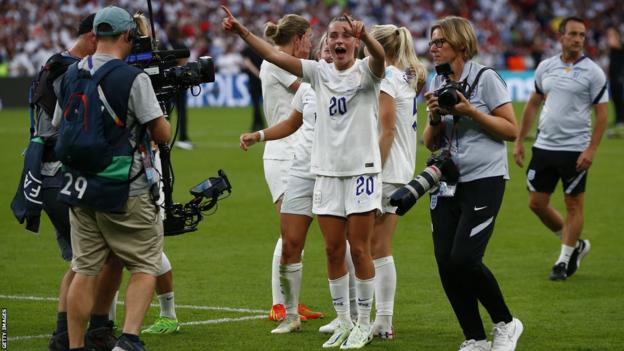 Ella Toone célèbre après avoir remporté l'Euro 2022 avec l'Angleterre