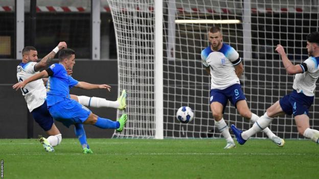 Giacomo Raspadori marque pour l'Italie contre l'Angleterre à la Coupe du monde