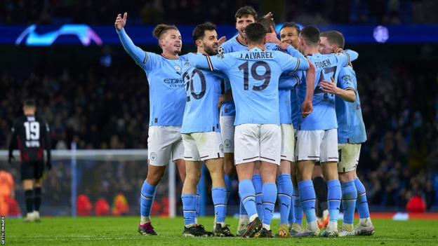 Les joueurs de Manchester City célèbrent un lors de la victoire 7-0 de leur équipe sur le RB Leipzig en Ligue des champions