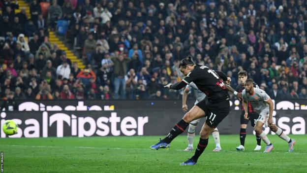 Zlatan Ibrahimovic marque pour l'AC Milan