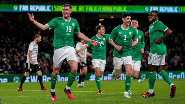 Evan Ferguson a inscrit son premier but en République d'Irlande après 17 minutes de sa première titularisation
