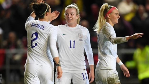 Lucy Bronze, Lauren Hemp et Chloe Kelly d'Angleterre