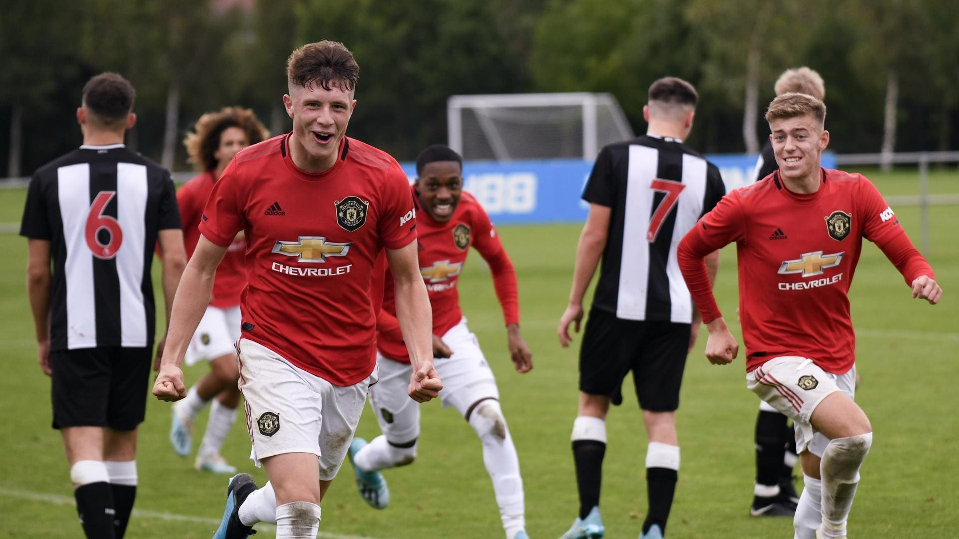 Le choc Man Utd vs Newcastle lancera brillamment la 18ème journée