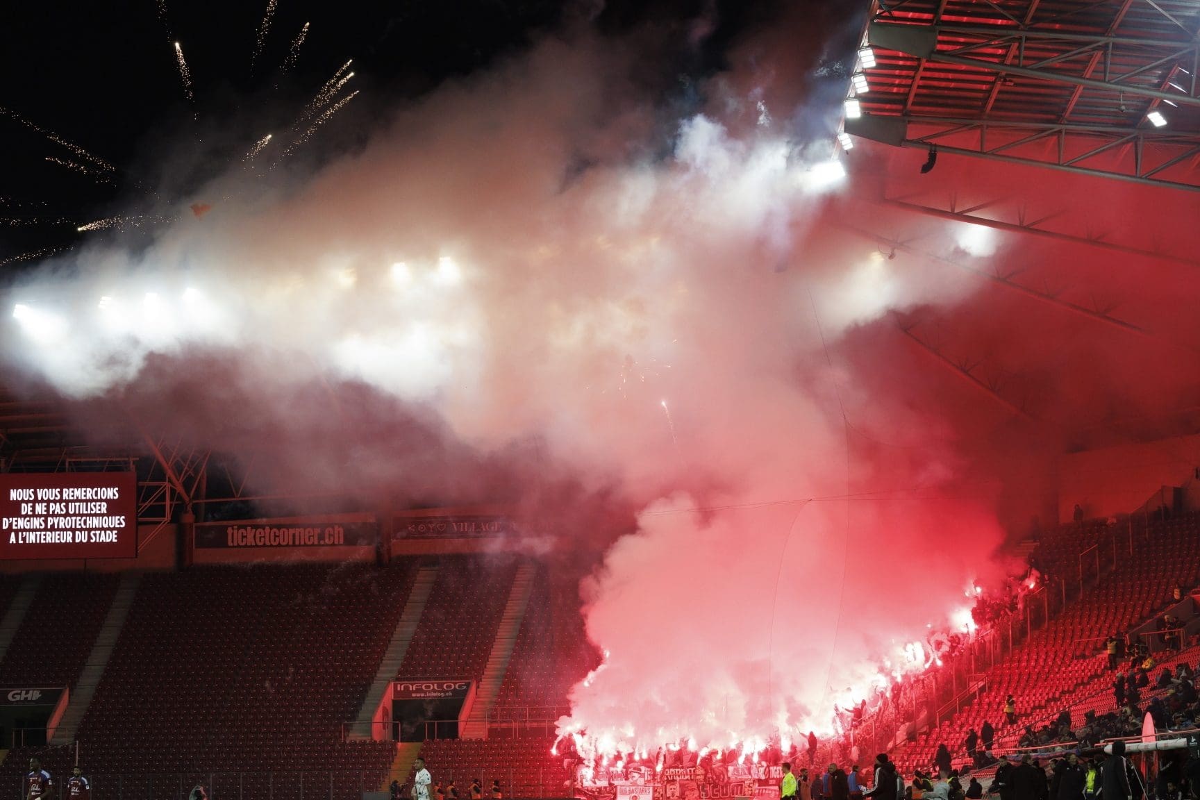 Comment rentrer des fumigène dans un stade ?