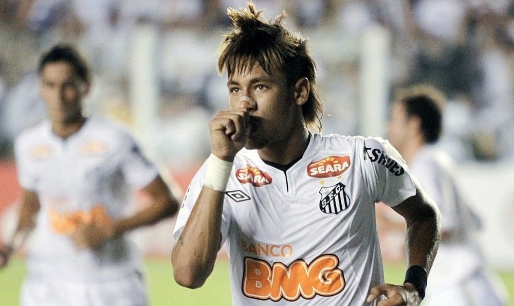 découvrez le contrat emblématique de neymar santos, révélant les détails fascinants de son parcours sportif, ses engagements financiers et l'impact qu'il a eu sur le football moderne. ne manquez pas cette analyse approfondie qui met en lumière la carrière d'une superstar.
