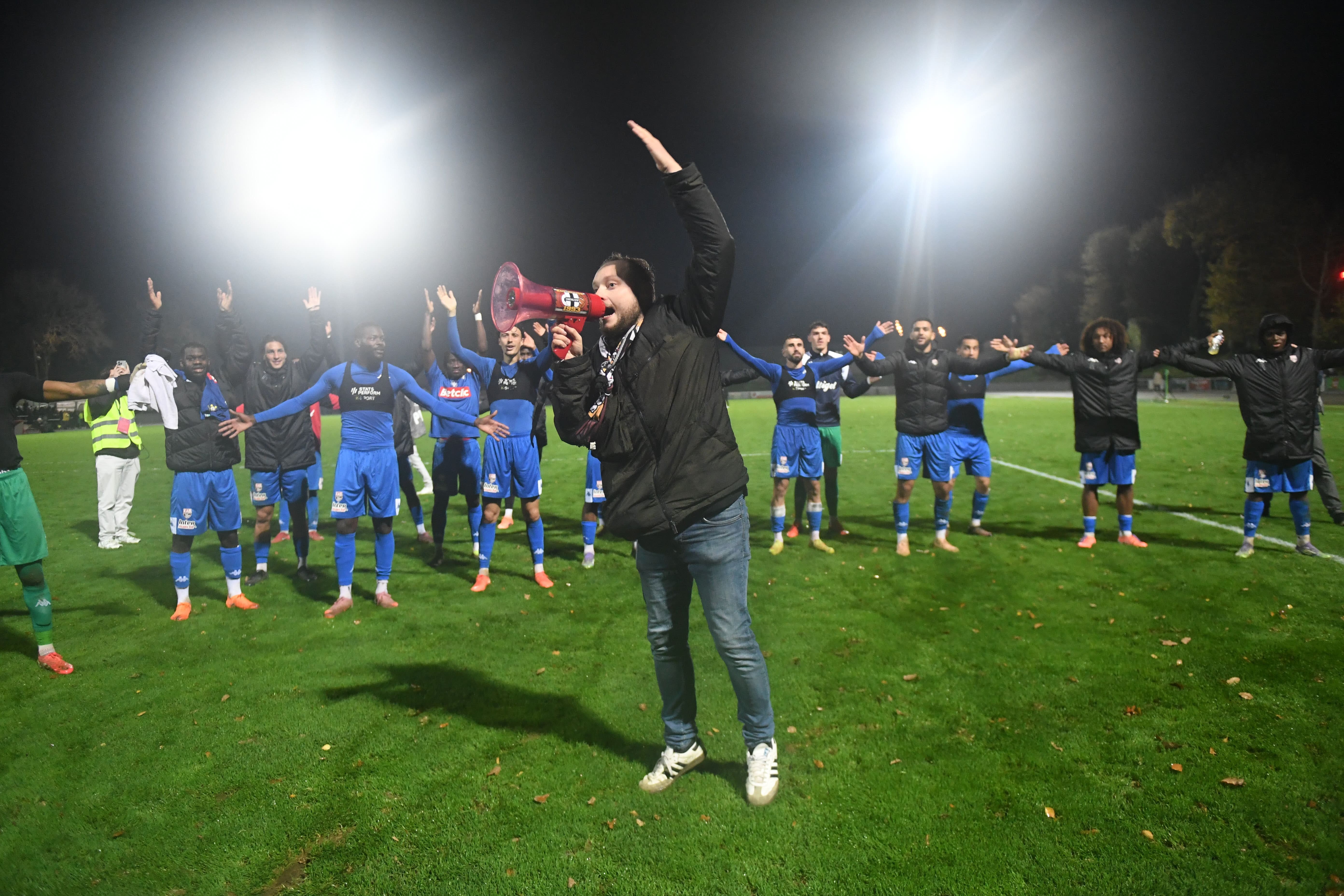 coupe de france : caen éliminé dès le 7e tour, la ligue 2 brille avec des performances remarquables.
